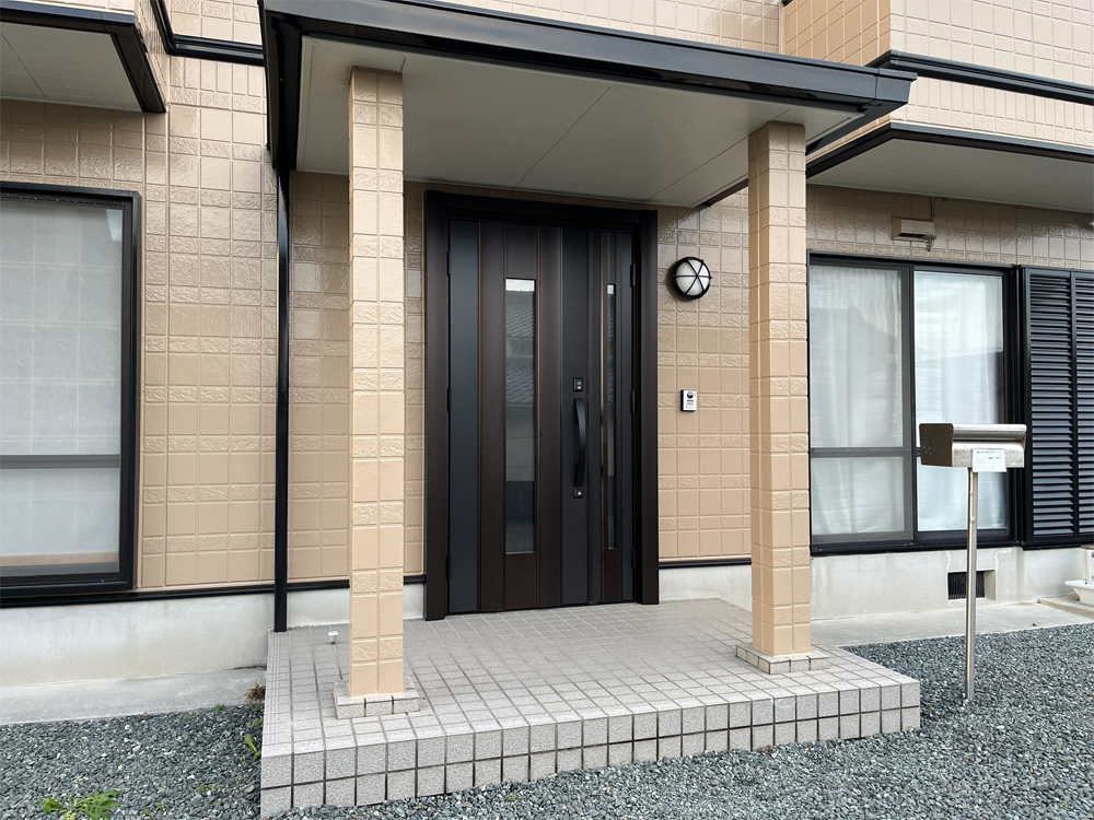 玄関ドア取替_施工後の写真
