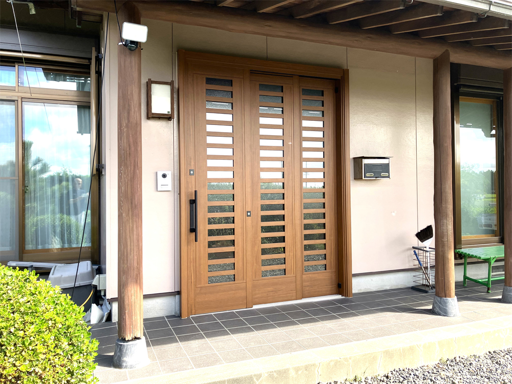 玄関ドア取替え_施工後の写真