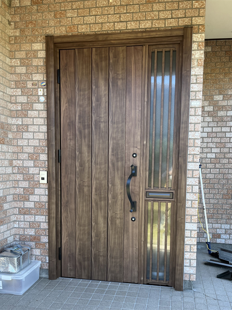 玄関ドア取替施工後の写真