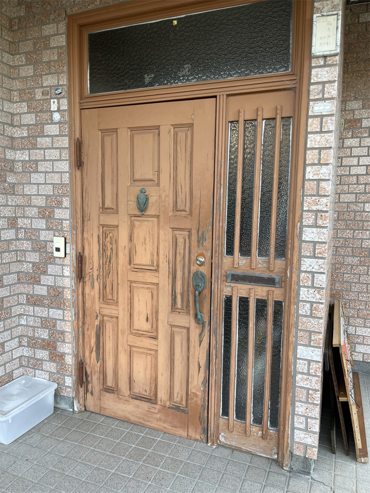 玄関ドア取替施工前の写真